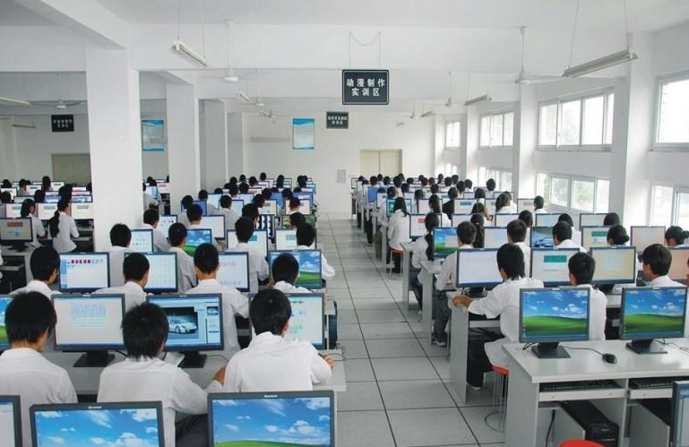 平?jīng)鰴C(jī)電工程學(xué)校計(jì)算機(jī)網(wǎng)絡(luò)技術(shù)專業(yè)深度解析 基礎(chǔ)扎實(shí)，開(kāi)發(fā)潛力廣闊